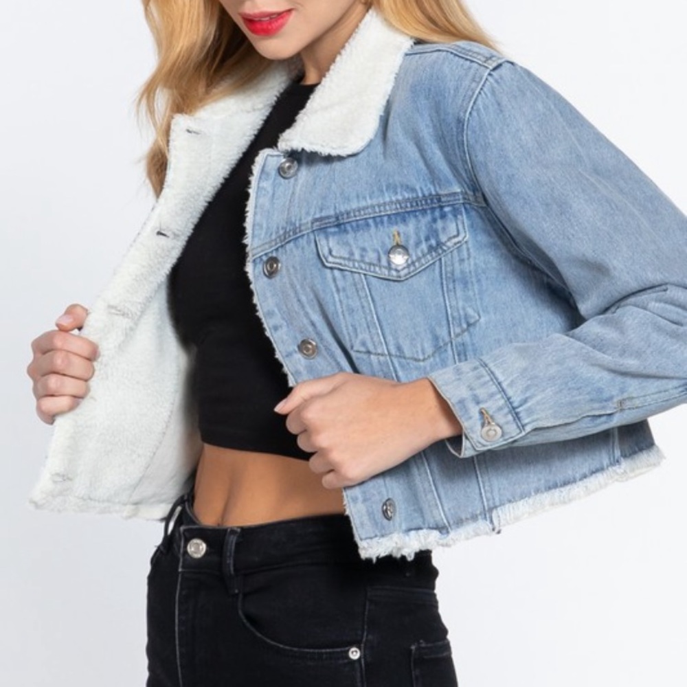 Last New Crop Denim Jean Jacket Frayed Sherpa Inner Fur Long Sleeve Premium - Picture 4 of 10